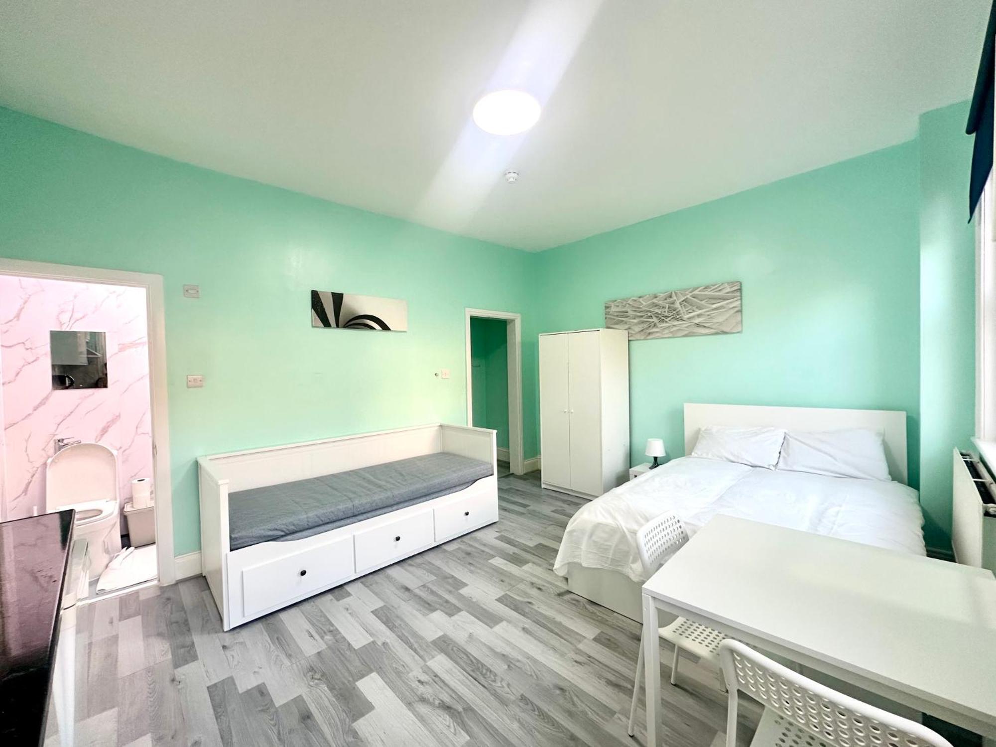 The Little Guest House Лондон Екстериор снимка