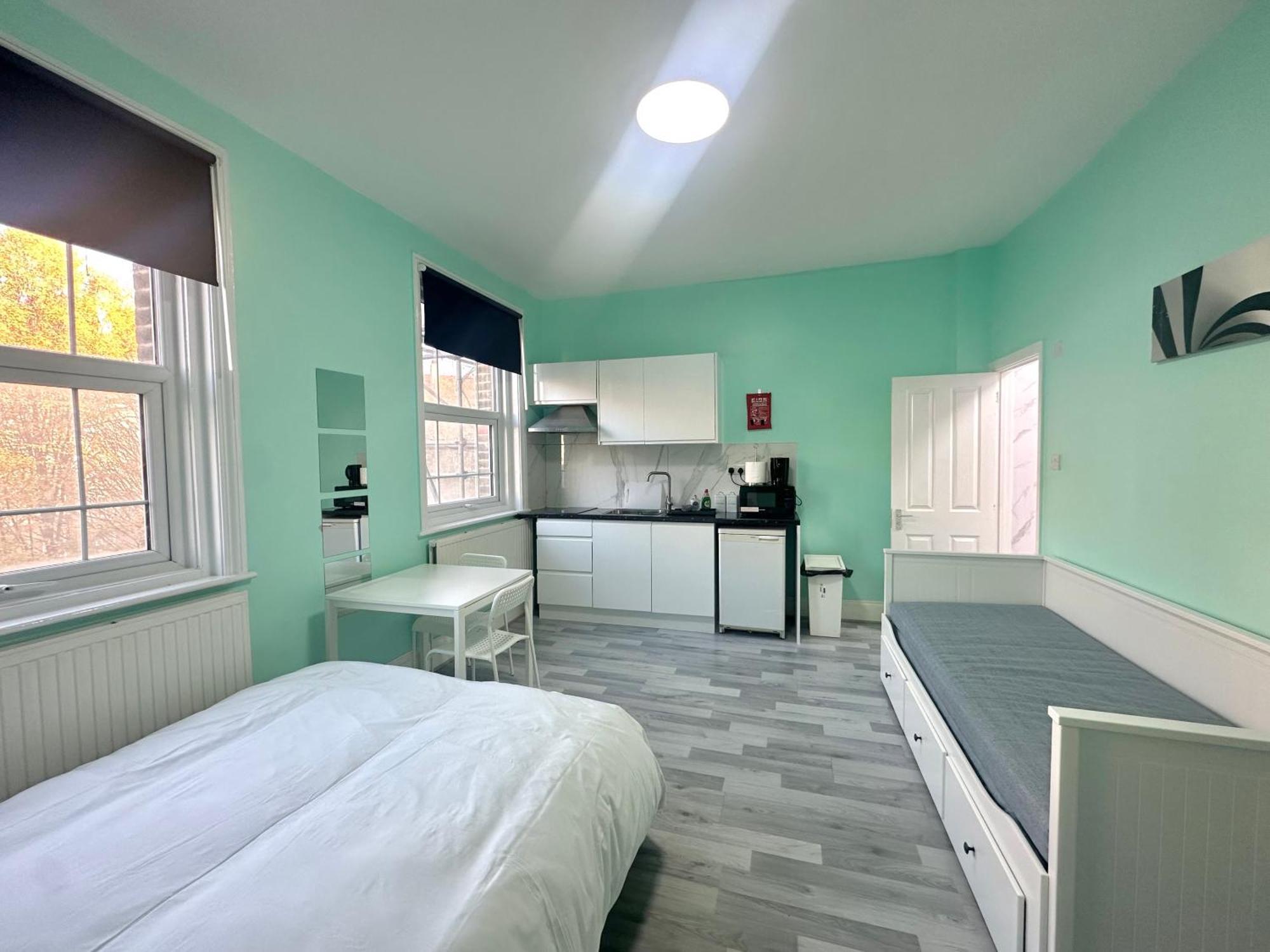 The Little Guest House Лондон Екстериор снимка