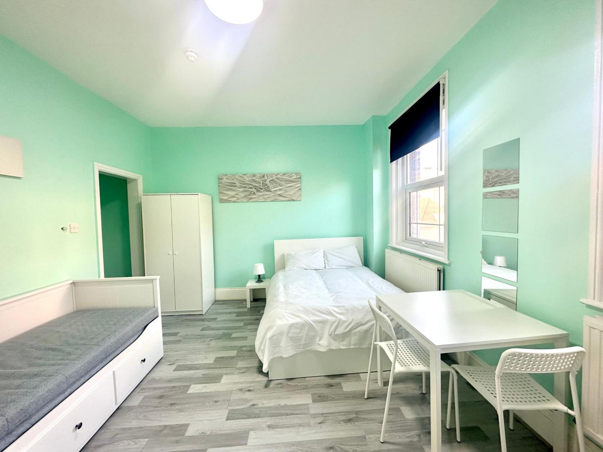 The Little Guest House Лондон Екстериор снимка